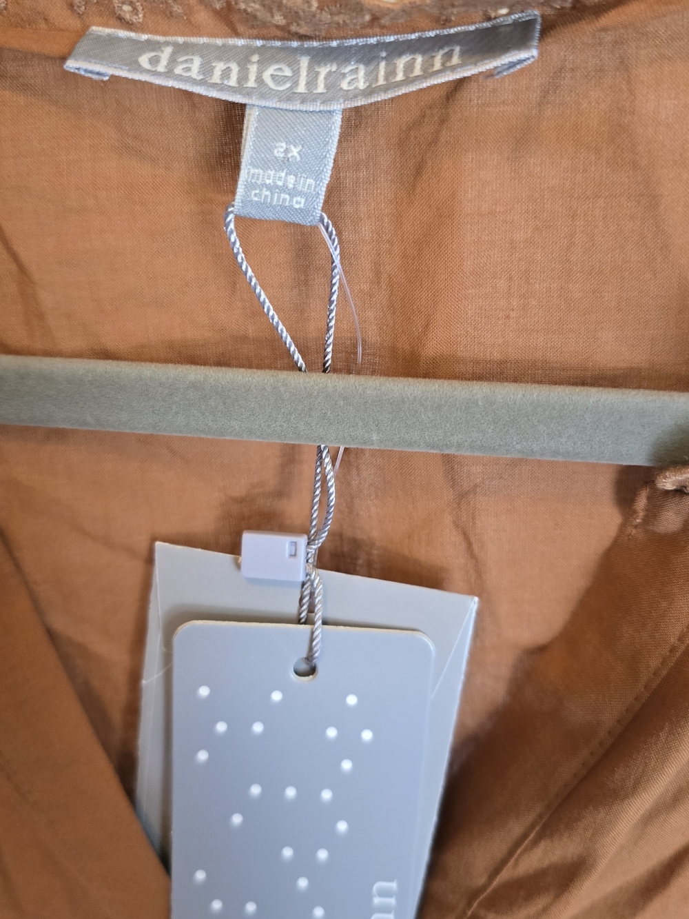 Daniel Rainn Rust Brown Eyelet Button-Front Tank Top - Picture 2 of 7